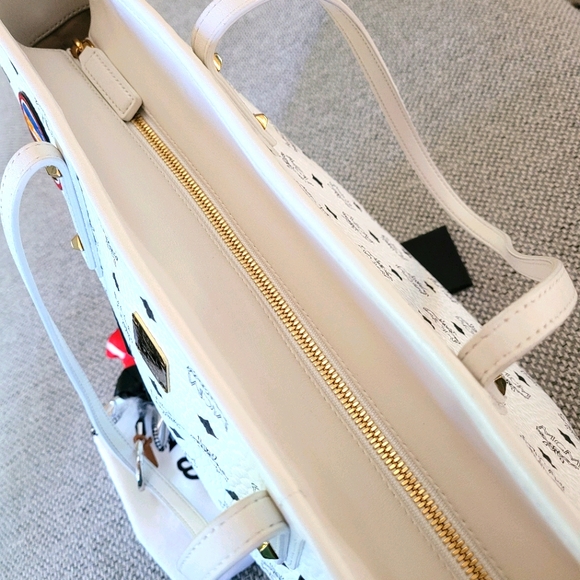 MCM Moments Anya Tote w/Bunny Charm - Picture 9 of 14